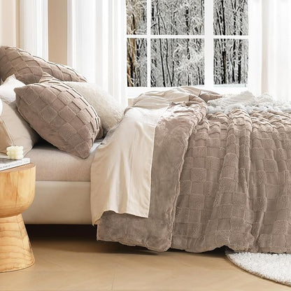 Litanika Fluffy Twin Size Comforter Set Khaki, 3 Pieces Warm Sherpa Fleece Winter Bedding Set, Jacquard Checkered Plush Fuzzy Bed Set(1 Comforter, 2 Pillowcases)