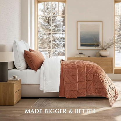 EVERGRACE 3 Pieces Luxurious Velvet King Quilts, Ultra Soft Lightweight Velvet Comforter Set, Matelasse Oversized Bedspread Coverlet for All Season with 2 Shams, Burnt Orange, 108"x96"