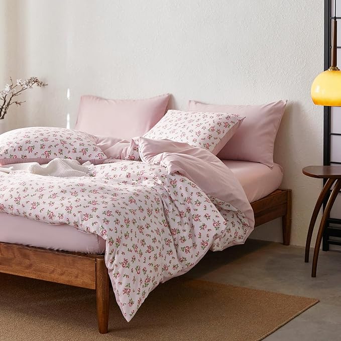 Wake In Cloud - Floral Comforter Set, Coquette Cottagecore Aesthetic Flower Shabby Chic Pattern for Women Teen Girls, Soft Lightweight Bedding, 3 Pieces, Pink, Full Size