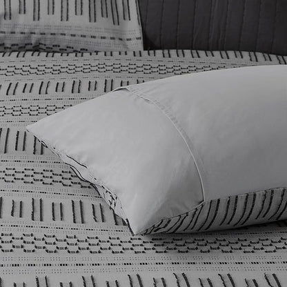 INK+IVY Luxurious Cotton-Bedding Set - Mid Century Trendy Geometric Design, All Season Cozy-Cover With Matching-Shams, King/Cal King, Rhea Jacquard Grey/Black