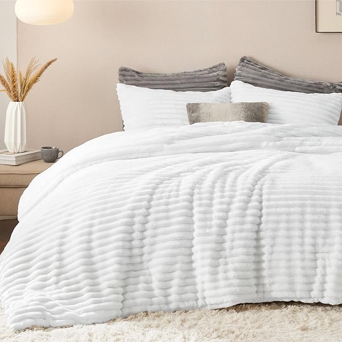 Bedsure Comforter Full Size - GentleSoft™ 3 Pieces Fluffy Double-Side Fleece Comforter Set, Cozy Striped Room Decor Aesthetic, Luxury Bright White Full Size Bedding with 2 Pillowcases, 82x86 Inches
