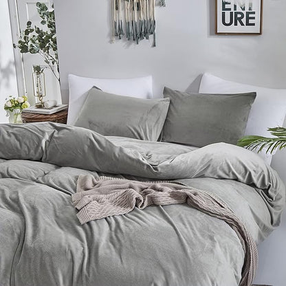 CLOTHKNOW Grey Fluffy Full Size Comforter Sets Velvet Bedding Comforter Sets Warm Soft Silver Comforter Cozy Flannel Comforter with 2 x Pillow Cases