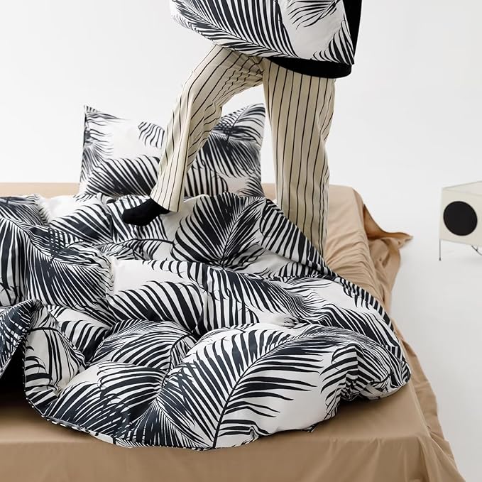 KAREVER Black Leaves Comforter Twin Black and White Palm Leaf Printed Comforter Sets Modern Boho Black Tropical Botanical Leaves Bed Quilts for Boys Girls Soft Floral Palm Black Twin Comforters