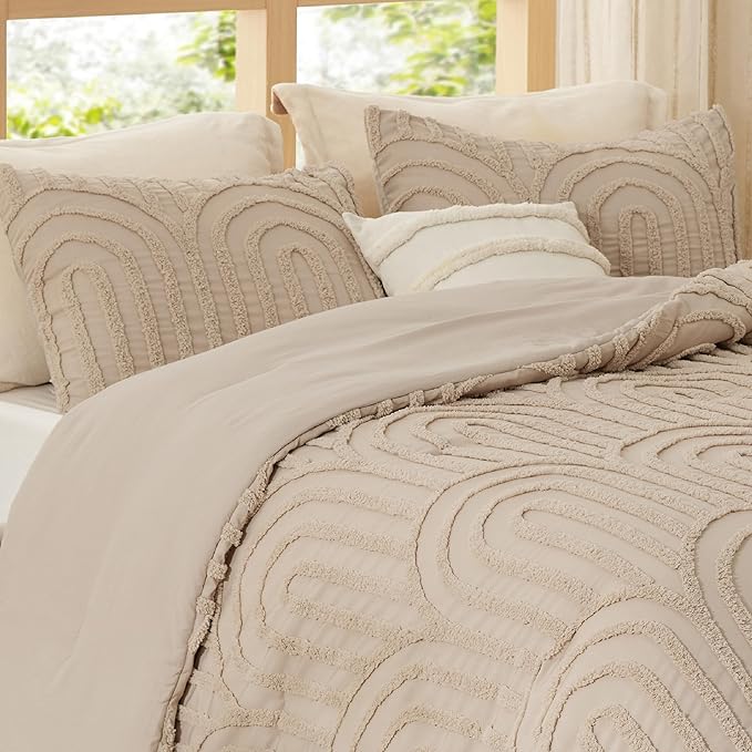 Bedsure Boho Tufted Khaki Comforter Set Queen Size, GentleSoft™ 3 Pieces Boho Farmhouse Decor Bedding, Arch Shabby Chic Bedding for All Seasons, 1 Bed Comforter, 2 Pillow Shams, 90x90 Inches