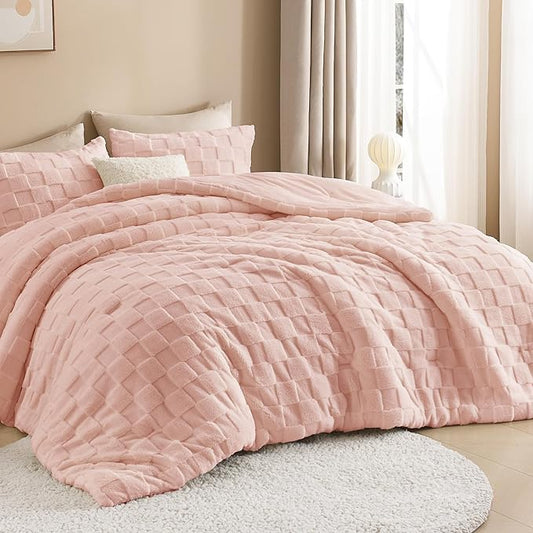 Litanika Fluffy Queen Size Comforter Set Pink，3 Pieces Warm Sherpa Fleece Winter Bedding Set, Jacquard Checkered Plush Fuzzy Blanket Bed Set(1 Comforter, 2 Pillowcases)