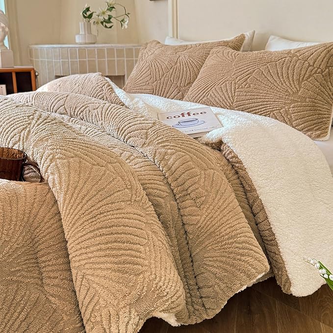 Seashell Jacquard Sherpa Comforter Set Warm Cozy Premium Bedding 3 Pieces, Full/Queen Size Geometric Pattern Quilt Comforter with 2 Pillowcases(90"X90" Beige)