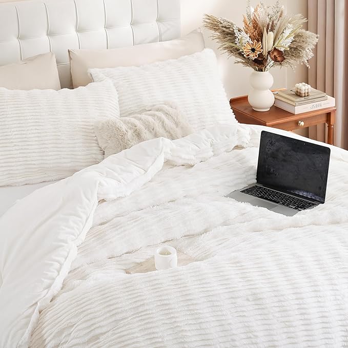 YIKUSH Full Comforter Set Fluffy White Full Size Bed Set Faux Rabbit Fur Fluffy Shaggy Furry Winter Bedding Ultra Soft Plush and Warm All Season 1 Comforter with 2 Pillow Cases (Full, White)