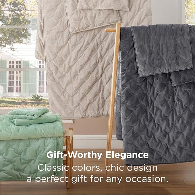 Bedsure Velvet Fleece Comforter Set Queen, Dark Grey Lightweight Quilted Bedding Set, Soft Warm Blanket for All Season, 3 Pieces, 1 Comforter (90" x 90") and 2 Pillow Shams (20" x 26")