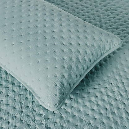 Amazon Basics Brushed Microfiber Quilt Set, Extra Soft with Natural Texture, 2-Piece, Twin/Twin XL, Blue
