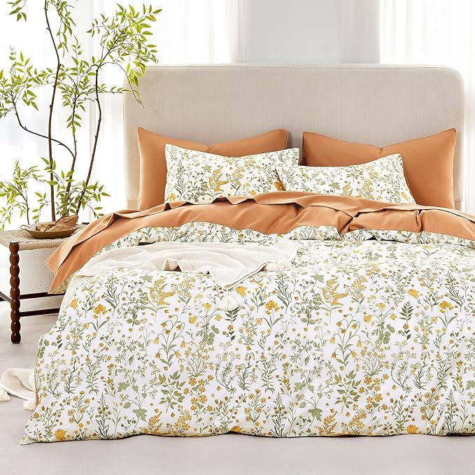 Wake In Cloud - Floral Comforter Set, Shabby Chic Cottage Garden Botanical Flower Style with Elegant Wildflower Pattern, Soft Lightweight Bedding, 3 Pieces, Orange White, Queen Size
