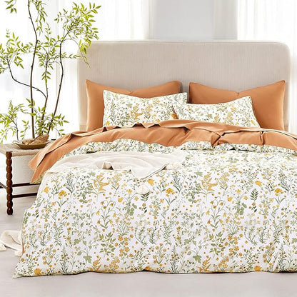 Wake In Cloud - Floral Comforter Set, Shabby Chic Cottage Garden Botanical Flower Style with Elegant Wildflower Pattern, Soft Lightweight Bedding, 3 Pieces, Orange White, Full Size
