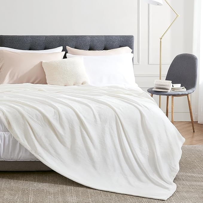 Hansleep Fleece White Throw XL Blanket, Super Soft Flannel Fuzzy Plush Cozy Blanket for All Seasons, White, Throw XL 50x70 Inches