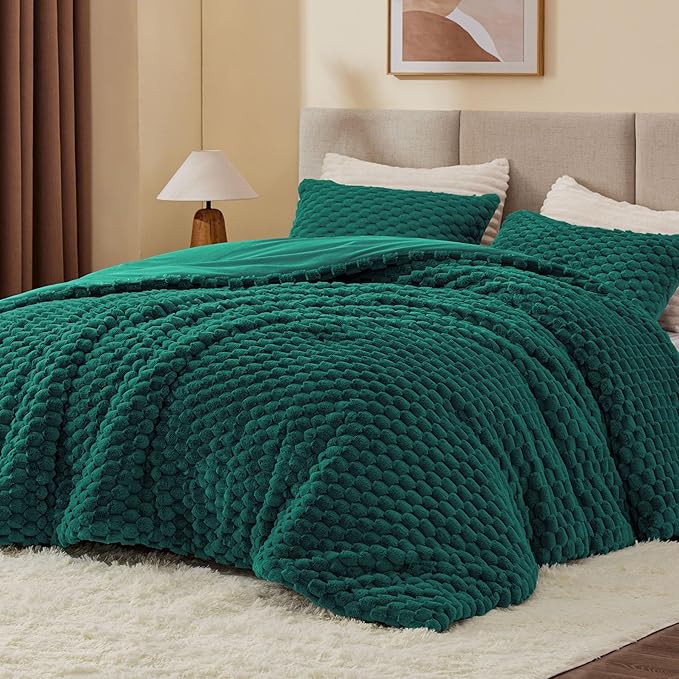 BEDELITE Fluffy Twin Comforter Set - Dark Green Fleece Soft Comforter for Twin Size Bed, Luxury Warm Bedding Set for Winter, Fuzzy Bed Set 2 Pieces (1 Comforter, 1 Pillowcase)