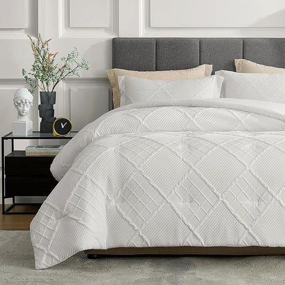 Amélie Home Queen Comforter Set, 3 Piece White Jacquard Bedding Set with 2 Pillow Cases, Soft Microfiber Diamond Design, Lightweight All-Season for Bedroom & Dorm
