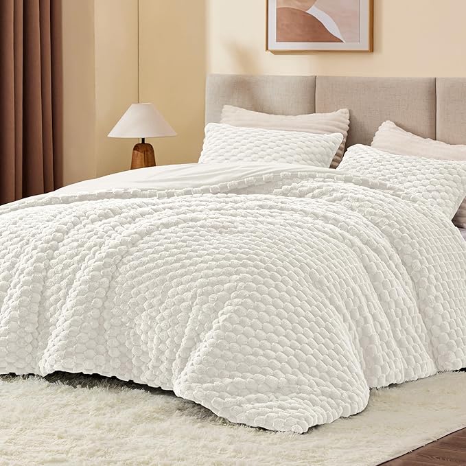 BEDELITE Fluffy King Size Comforter Set - Cream White Fleece Soft Comforter for King Size Bed, Luxury Warm Bedding Set for Winter, Fuzzy Bed Set 3 Pieces (1 Comforter, 2 Pillowcases)