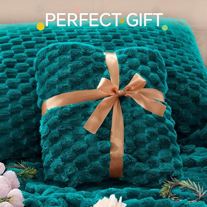 BEDELITE Fluffy King Size Comforter Set - Teal Fleece Soft Comforter for King Size Bed, Luxury Warm Bedding Set for Winter, Fuzzy Bed Set 3 Pieces (1 Comforter, 2 Pillowcases)