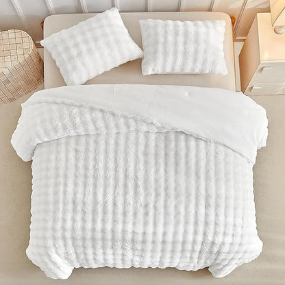 Tokokimo Faux Fur Comforter Set Queen Size, Ultra Soft Reversible Heavyweight Fluffy Bedding, Extra Warm Winter Comforter with 2 Pillow Cases, All Season Fuzzy Comforter Set, White