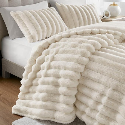 Madison Park Jasmine Queen Comforter Set, Luxurious Reversible Faux Fur Plush Ribbed Velvet Bedding, Fuzzy Thick Warm Winter Comforter, Super Soft Fluffy 3-Piece Set Ivory