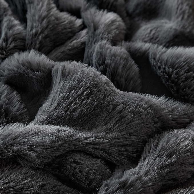 Full Faux Rabbit Fur Comforter Set - 3 Pieces Fluffy Bedding Set Ultra Soft Warm Shaggy Winter Flannel Bed Set, Luxury Skin Friendly Sherpa Comforter Set & 2 Pillow Shams for Thanksgiving Dark Gray