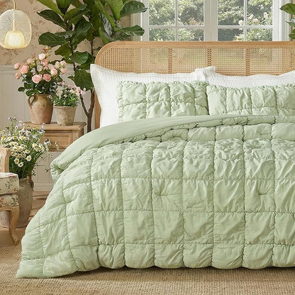 Amélie Home King Comforter Set, 3 Pieces Sage Green Bubble Bedding Set for All Season, Ultra Soft Cozy Comforter, Farmhouse Luxury Gift for Women Home Decor