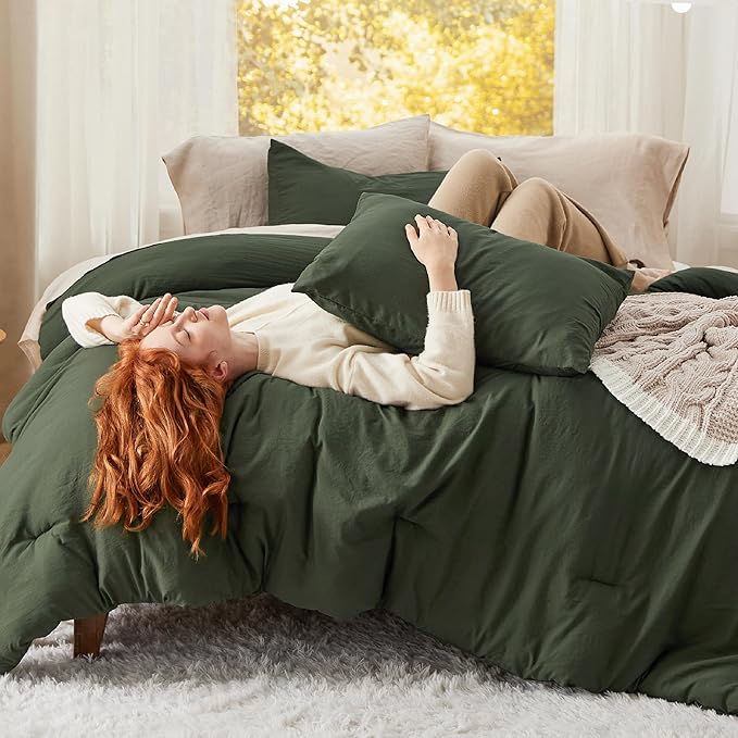 Bedsure Oversized King Comforter Set, Dark Green Soft Prewashed Bedding for All Seasons, 3 Pieces GentleSoft™ Bed Set, 1 Lightweight Comforter (120"x98") and 2 Pillowcases (20"x36")
