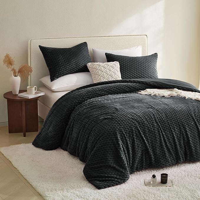 Petrichor Fluffy Twin Comforter Set - Ultra-Soft Black Flannel Thick Comforter for Queen Bed, Luxury Warm Bedding Set for Winter & Fall, Cozy Fuzzy Bed Set 2 Pieces (1 Comforter & 1 Pillowcase)