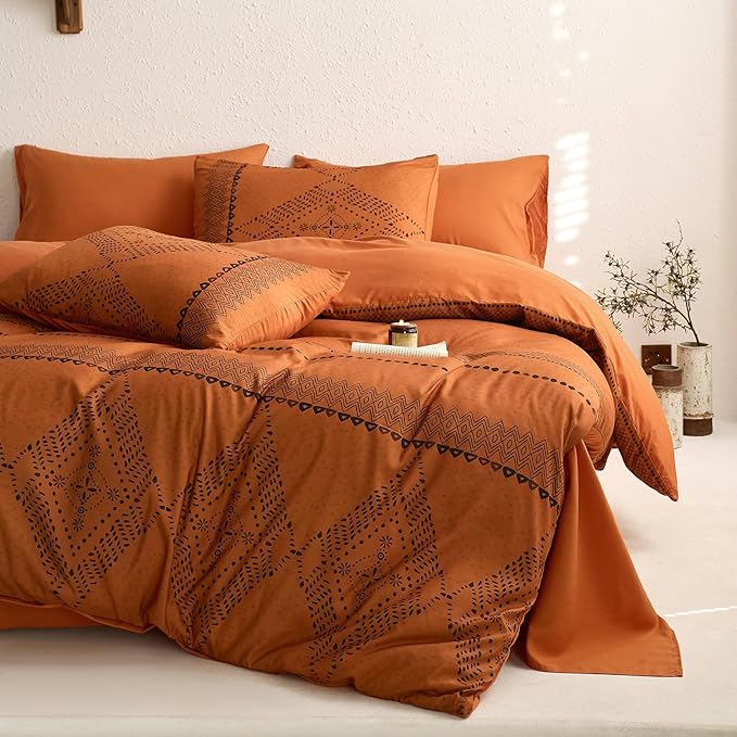 Wake In Cloud - Boho Comforter Set, Farmhouse Bohemian Western Aztec Neutral Aesthetic, Soft Lightweight Bedding, 3 Pieces, Burnt Orange, Full Size