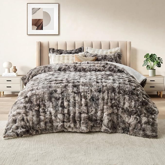 DAICO 3 Pieces Fluffy Faux Rabbit Fur Comforter Set Plush Fuzzy Bubble Comforter Bedding Set Warm Cozy Bedding Comforter Sets for Winter, 1 Comforter and 2 Pillowcases, Queen Size, Tie Dye Grey