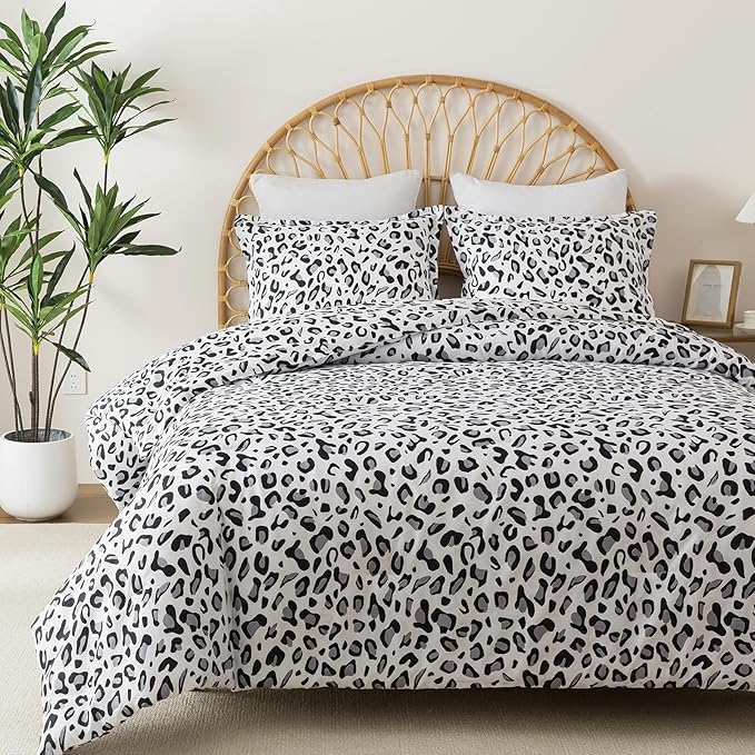 Caressma White Leopard Print Comforter Set, Queen Size 3 Pieces for All Seasons, Untamed Wilderness Style Comforter with Pillowshams, Ultra Soft Microfiber