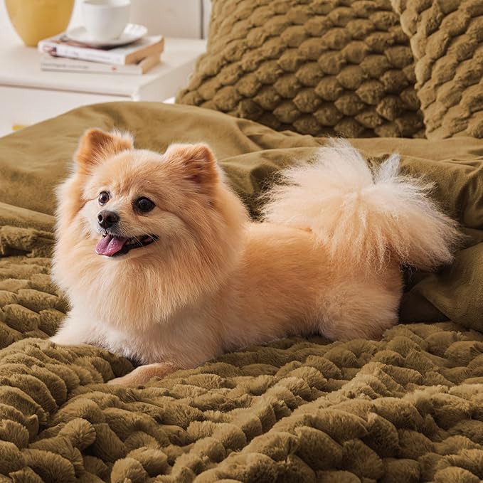 BEDELITE Fluffy King Size Comforter Set - Brown Fleece Soft Comforter for King Size Bed, Luxury Warm Bedding Set for Winter, Fuzzy Bed Set 3 Pieces (1 Comforter, 2 Pillowcases)