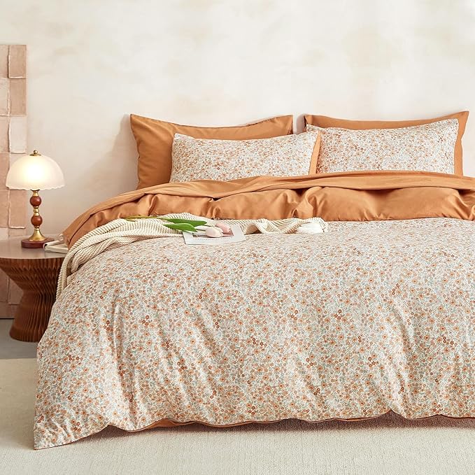 Wake In Cloud - Floral Comforter Set, Cute Vintage Flower Cottagecore Aesthetic for Women Teen Girls, Soft Lightweight Dorm Bedding, 3 Pieces, Cream Orange, Full Size