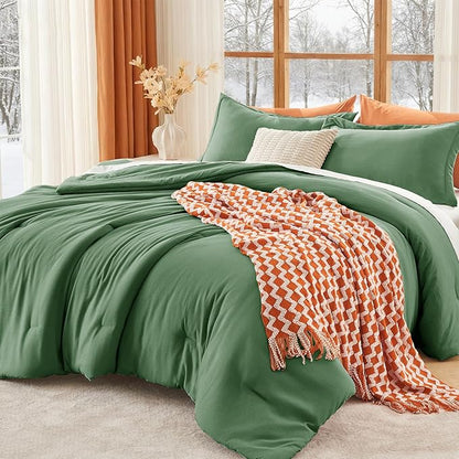 MUXHOMO Full Comforter Sets, All Season Ultra Soft Down Alternative Bedding - 3 Piece Lightweight Bed Set Includes 1 Comforter (82"x86") and 2 Pillow Shams (20"x26"), Dark Green