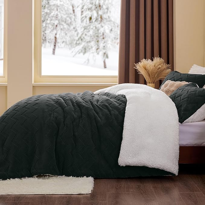 BEDELITE Fluffy Twin Comforter Set - Super Soft Sherpa Black Comforter for Twin Size Bed, Luxury Warm Bedding Set for Winter, Fuzzy Bed Set 2 Piece (1 Comforter, 1 Pillowcase)