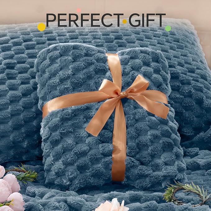 BEDELITE Fluffy King Size Comforter Set - Blue Fog Fleece Soft Comforter for King Size Bed, Luxury Warm Bedding Set for Winter, Fuzzy Bed Set 3 Pieces (1 Comforter, 2 Pillowcases)