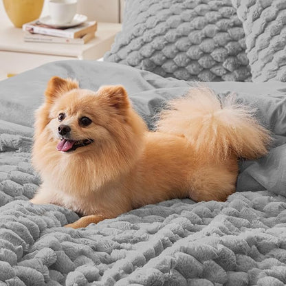 BEDELITE Fluffy King Size Comforter Set - Light Grey Fleece Soft Comforter for King Size Bed, Luxury Warm Bedding Set for Winter, Fuzzy Bed Set 3 Pieces (1 Comforter, 2 Pillowcases)