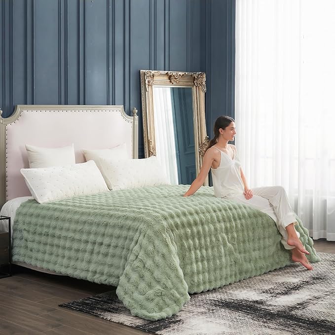 Cozy Bliss Faux Fur Throw Blanket for Bed King Size, Fuzzy Soft Plush Thick Bubble Blanket for Sofa Bedroom Living Room, 108 * 90 Inches Sage Green