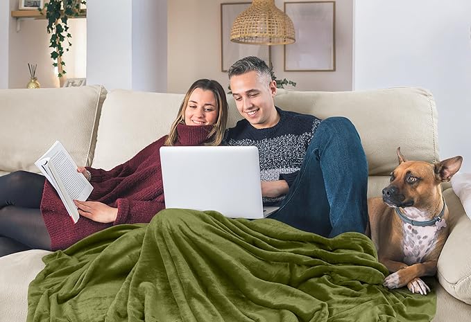 Utopia Bedding Fleece Blanket Queen Size Olive 300GSM Luxury Fuzzy Soft Anti-Static Microfiber Bed Blanket (90x90 Inch)