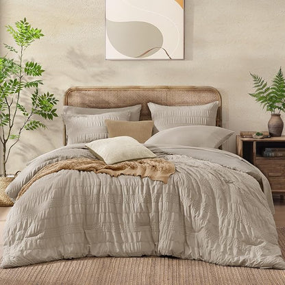 CASAAGUSTO Queen Comforter Set, 7 Pieces Oatmeal Seersucker Bed in a Bag Queen Size Soft All Seasons, Bedding Sets with Comforter, Flat Sheet, Fitted Sheet, 2 Pillow Shams, 2 Pillowcases