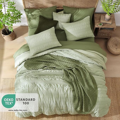 CASAAGUSTO Queen Comforter Set, 7 Pieces Sage Green Seersucker Bed in a Bag Queen Size Soft All Seasons, Bedding Sets with Comforter, Flat Sheet, Fitted Sheet, 2 Pillow Shams, 2 Pillowcases