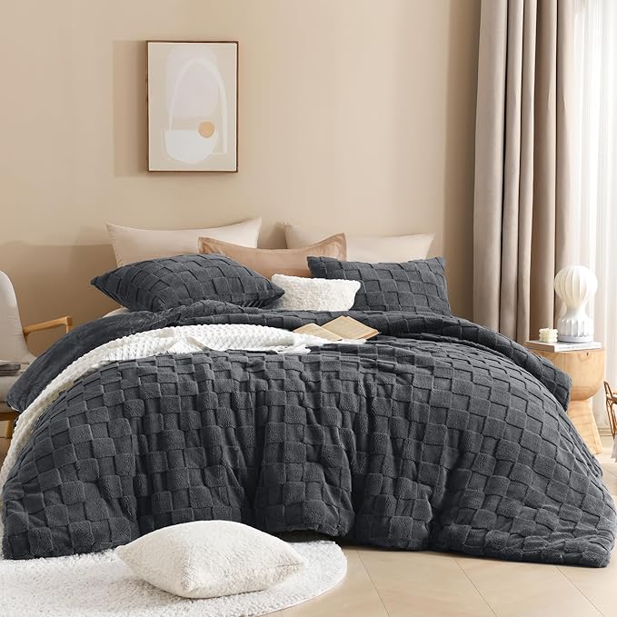 Litanika Fluffy Queen Size Comforter Set Dark Grey, 3 Pieces Warm Sherpa Fleece Winter Bedding Set, Jacquard Checkered Plush Fuzzy Bed Set(1 Comforter, 2 Pillowcases)
