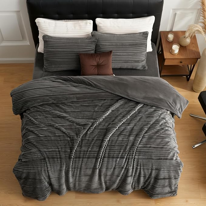 Amélie Home Luxury Flannel Fleece Queen Comforter Set,Soft Warm Striped Plush Bedding Set for Winter, 3 Pieces, 1 Cozy Comforter with 2 Pillowcases, Charcoal Gray, 90"x90"