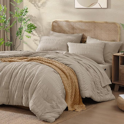 CASAAGUSTO Full Size Comforter Set, 7 Pieces Oatmeal Seersucker Bed in a Bag Full Size Soft All Seasons, Bedding Sets Full with Comforter, Flat Sheet, Fitted Sheet, 2 Pillow Shams, 2 Pillowcases