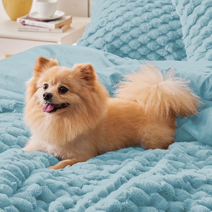 BEDELITE Fluffy Queen Comforter Set - Dusty Blue Fleece Soft Comforter for Queen Size Bed, Luxury Warm Bedding Set for Winter, Fuzzy Bed Set 3 Pieces (1 Comforter, 2 Pillowcases)