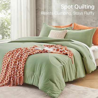 MUXHOMO Green King Size Comforter Set, All Season Ultra Soft Down Alternative Bedding - 3 Piece Lightweight Bed Set Includes 1 Comforter (104"x90") and 2 Pillow Shams (20"x36")