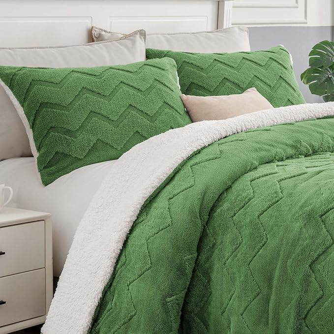 BEDELITE Fluffy King Size Comforter Set - Super Soft Sherpa Sage Green Comforter for King Size Bed, Luxury Warm Bedding Set for Winter, Fuzzy Bed Set 3 Pieces (1 Comforter, 2 Pillowcases)