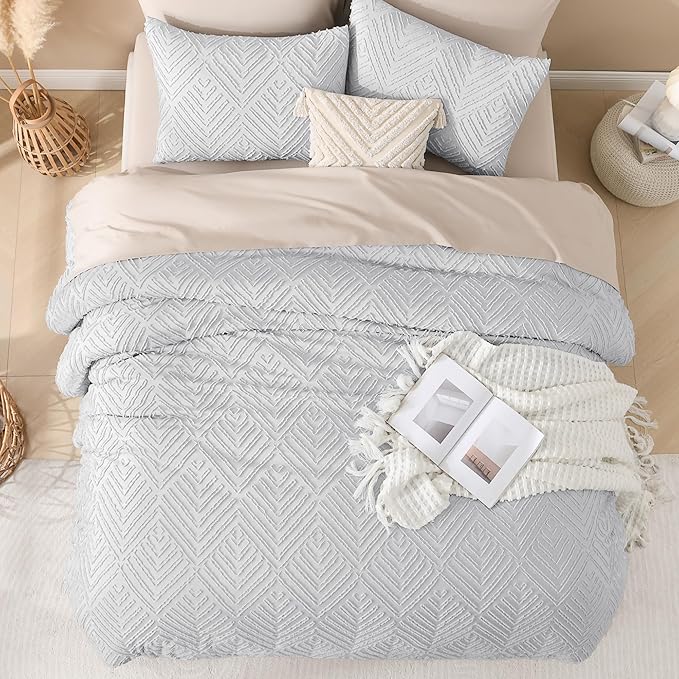 Andency Light Grey Boho Queen Comforter Set, Lightweight Fluffy Bedding Comforter Sets for Queen Bed, 3 Pieces Tufted Farmhouse Shabby Chic Bed Set for All Seasons (1 Comforter 90x90In, 2 Pillowcases)