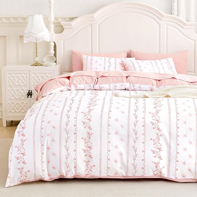 Wake In Cloud - Shabby Chic Comforter Set, Cottagecore Floral Romantic Charming Style with Botanical Stripe Pattern, Soft Lightweight Bedding, 3 Pieces, Pink White, Queen Size