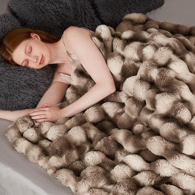 Touchat Luxury 1000GSM Faux Rabbit Fur Throw Blanket, Super Heavy Warm Cozy Brown Blankets for Couch Bed Sofa, Ruched Plush Fuzzy Elegant Soft Reversible Mink Blanket for Living Room Bedroom