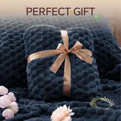 BEDELITE Fluffy Full Size Comforter Set - Navy Fleece Soft Comforter for Full Size Bed, Luxury Warm Bedding Set for Winter, Fuzzy Bed Set 3 Pieces (1 Comforter, 2 Pillowcases)