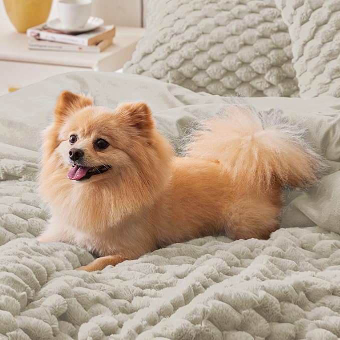 BEDELITE Fluffy King Size Comforter Set - Linen Fleece Soft Comforter for King Size Bed, Luxury Warm Bedding Set for Winter, Fuzzy Bed Set 3 Pieces (1 Comforter, 2 Pillowcases)